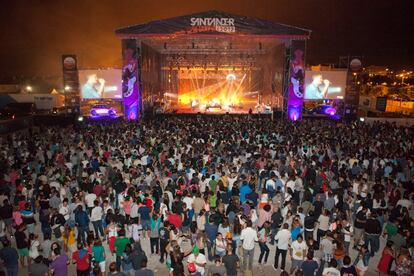 Música indie rock, playas, ofertas gastronómicas y culturales, además de ,<a href="https://www.santandermusic.es/multimedia/actividades-paralelas/ " target=blank>numerosas actividades</a> es lo que el Santander Music tiene para ti este fin de semana. Los Planetas, The Vaccines y Lori Meyers encabezan el cartel de este año. Aún así, hemos decidido elaborar una lista de esos grupos que, si no conoces ya, deberías estar escuchando camino al festival.