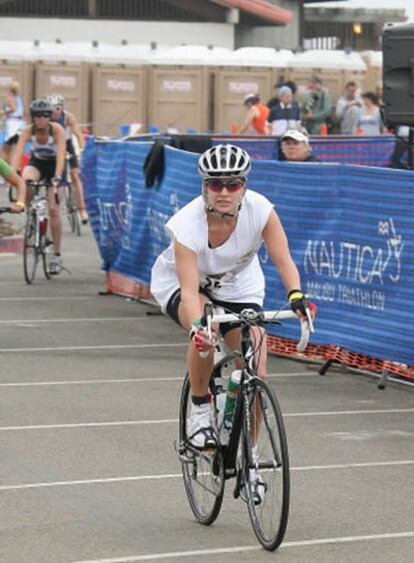 Jennifer López finaliza su primer triatlón el domingo 14 de septiembre de 2008 en Malibú