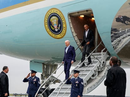 President Joe Biden and former president Barack Obama leave Air Force One at John F. Kennedy International Airport in New York, U.S., on March 28, 2024.