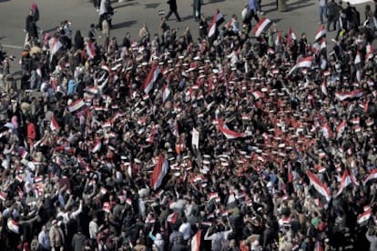 Miles de manifestantes acuden a la Marcha de la victoria de El Cairo para celebrar una semana de la salida de Mubarak