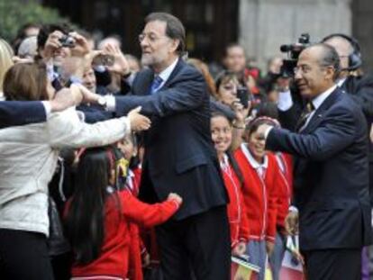 Rajoy y Felipe Calderón, ayer en México DF.