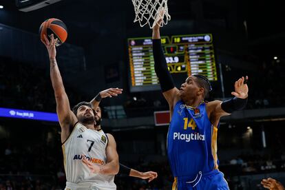 El base argentino del Real Madrid Facundo Campazzo, durante el partido frente al Maccabi.