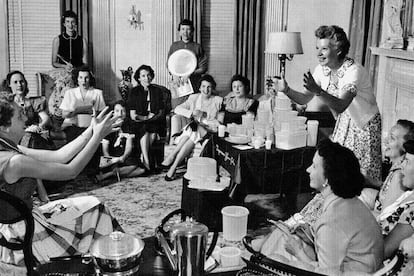 The pioneer Brownie Wise tosses a Tupperware to an assistant during one of her parties in the 1950s.