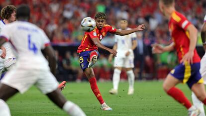 Lamine Yamal marcando su gol en la semifinal, el 9 de julio de 2024 en Munich