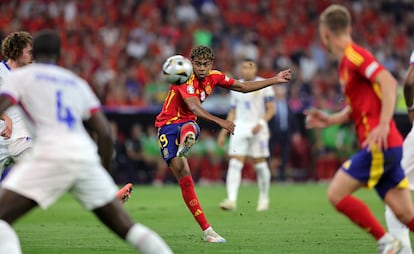MUNICH, GERMANY - JULY 09: Lamine Yamal of Spain scores his team's first goal during the UEFA EURO 2024 semi-final match between Spain v France at Munich Football Arena on July 09, 2024 in Munich, Germany. (Photo by Christina Pahnke - sampics/Getty Images)