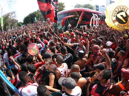 “AeroFla”: torcida lota os arredores do Santos Dumont.