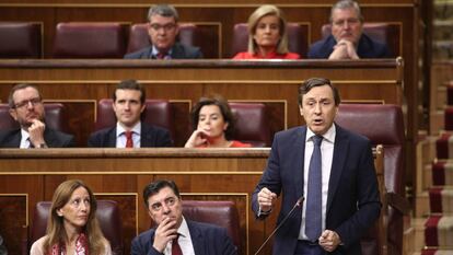 El portavoz del PP en el Congreso, Rafael Hernando, en la sesión de control al Gobierno en el Congreso, el pasado 20 de junio. 
 