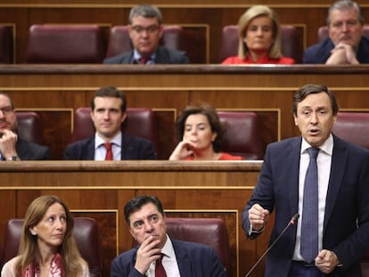 El portavoz del PP en el Congreso, Rafael Hernando, en la sesión de control al Gobierno en el Congreso, el pasado 20 de junio. 
 