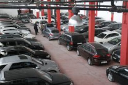 Vista de coches en Madrid. EFE/Archivo