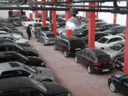 Vista de coches en Madrid. EFE/Archivo