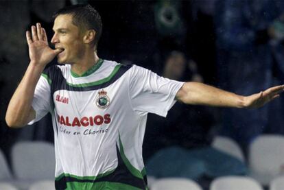 Markus Rosenberg celebra un tanto ante Osasuna.