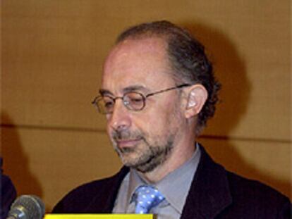 Imagen del ministro de Hacienda, Cristóbal Montoro, durante la conferencia de prensa donde amplíó detalles de la reforma del IRPF.