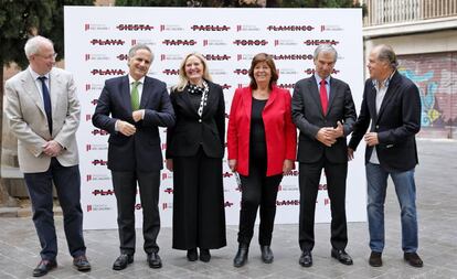 Los ganadores de los Premios Rey Jaime I 2018: de izquierda a derecha, Ramón Martínez, Íñigo Losada, Dolores Corella, María Vallet, Xavier Freixas y Enrique Silla. 