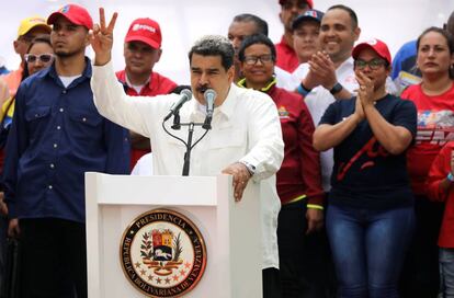 El presidente Nicolás Maduro salió a dar un discurso a sus simpatizantes al finalizar las marchas.