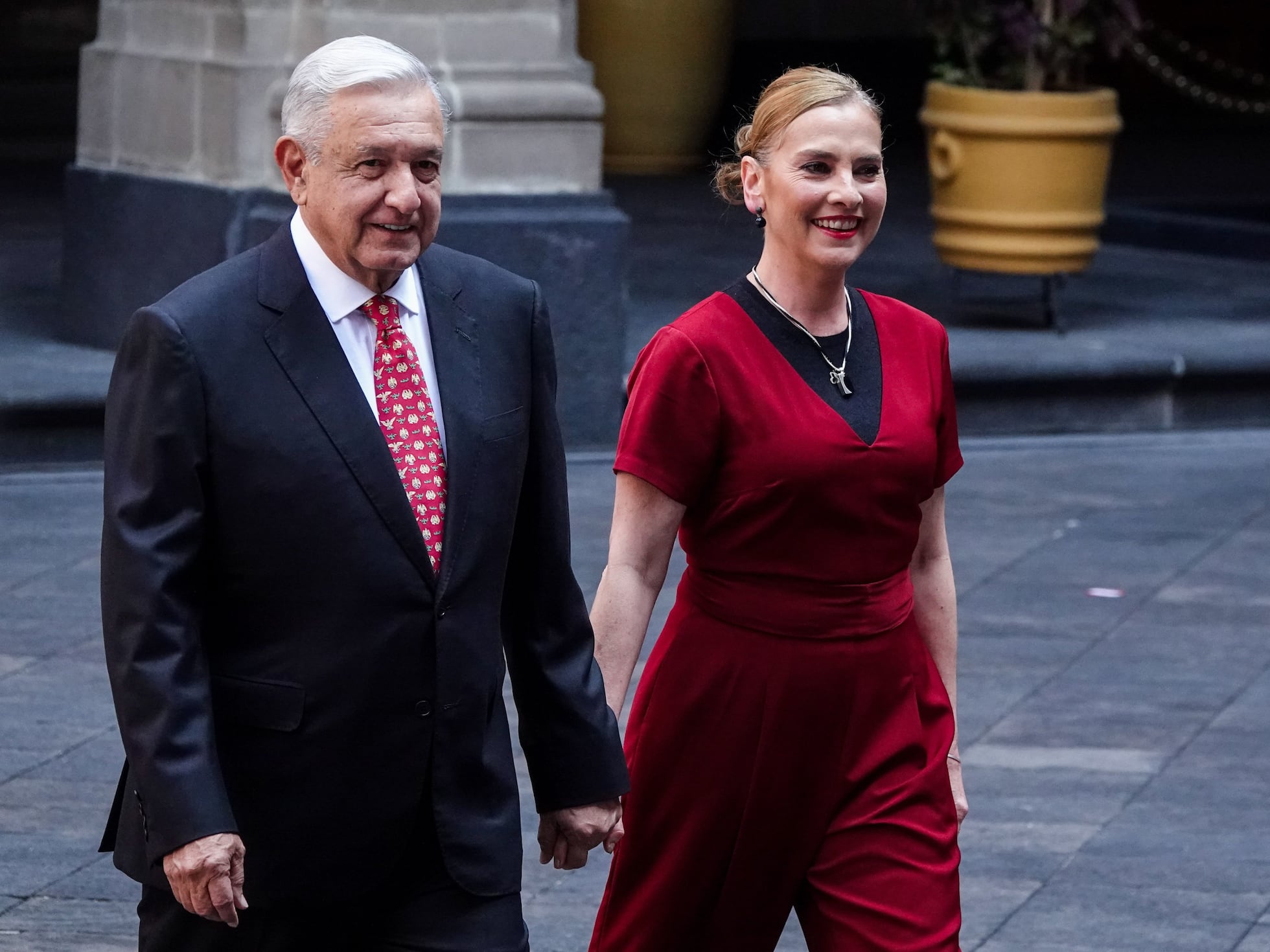 AMLO covid-19: Beatriz Gutiérrez Müller: “La auténtica verdad es que nuestro presidente está muy bien” | EL PAÍS México