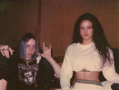 Billie Eilish y Rosalía, en la foto que compartió la catalana en marzo de 2019 en sus redes para anunciar que estaban grabando juntas.