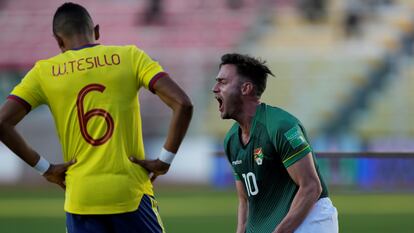 Fernando Saucedo de Bolivia celebra un gol contra Colombia, en las eliminatorias rumbo a Qatar 2022.