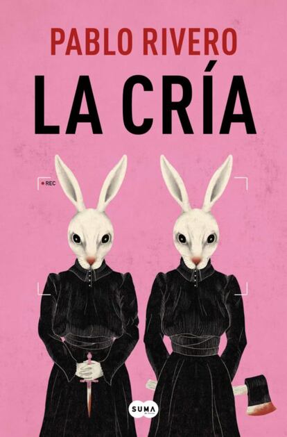 Ha desaparecido Lucas, el niño más famoso de España. Candela, una teniente en plena crisis vital, toma las riendas del caso. 'La cría' (18,90 euros) es una historia inquietante, turbia y aterradora. Un duelo desgarrador entre dos madres que crían a sus hijos de manera opuesta planteando un gran interrogante: ¿qué es más peligroso: la exposición en las redes sociales o intentar mantenerlos al margen? Pablo Rivero, con su voz única y su estilo cinematográfico, construye un rompecabezas que pone el dedo en la llaga en temas sociales de máxima actualidad.