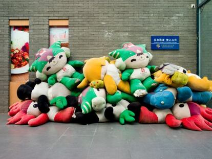 Acumulación de mascotas olímpicas en las calles de Pekín (sede olímpica de 2008)