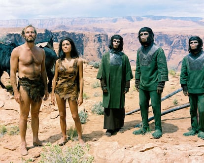 Actors Charlton Heston, Linda Harrison, Kim Hunter and Roddy McDowall in 'Planet of the Apes', directed by Franklin J. Schaffner in 1968.