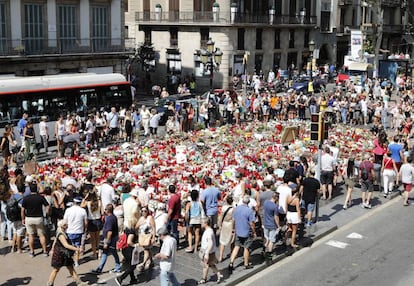 Flores en el lugar del atentado en Barcelona.