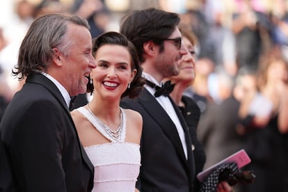 El director Richard Linklater, Zoey Deutch, Guillaume Marbeck y Michele Halberstadt, este sábado, durante la première de 'Nouvelle Vague' en Cannes.

Associated Press/LaPresse