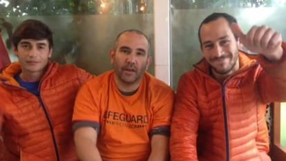 Freed Spanish firefighters Enrique Gonz&aacute;lez, Julio Latorre and Manuel Blanco.
 