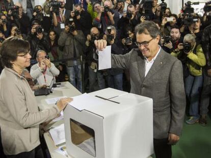 Artur Mas votant a la consulta del 9-N.