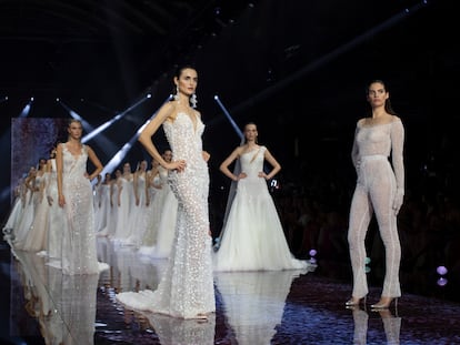 Un desfile de moda de Pronovias.