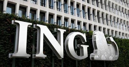 Logo de ING en la sede central del grupo en Bruselas, Bélgica.