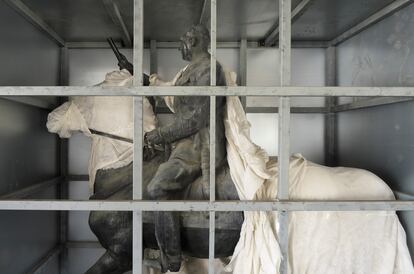 Estatua ecuestre de Franco en la base militar de Bétera (Valencia).