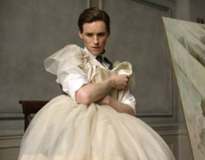 Eddie Redmayne no papel de Lili.