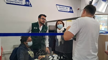 Luis Carlos Leal superintendente durante una inspección sorpresa en una Empresa Promotora de Salud del Régimen Subsidiado de Pasto. El 28 de agosto 2024.