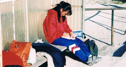 Yuriko Saeki, con su cuaderno, durante el curso de entrenadora que hizo en Madrid, al poco tiempo de llegar a España, a principios de los noventa.