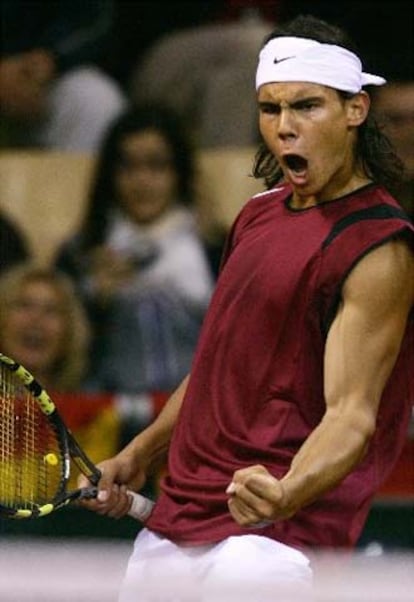 Rafa Nadal muestra su alegría tras ganar un punto ante Roddick.