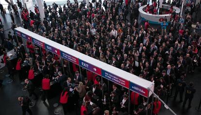 Entrada de congresistas en el pasado Mobile World Congress, en Hospitalet de Llobregat.