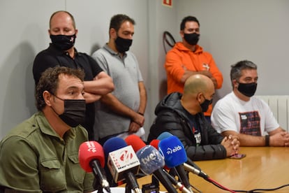 El Presidente del comité de empresa de Bilboestiba, Alberto Dañobeitia en una conferencia de prensa para reclamar el convenio colectivo.