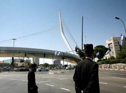 Una vista del puente diseñado por  Santiago Calatrava en Jerusalén, que fue inaugurado ayer.