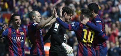 Els jugadors del Barça celebren un dels gols.