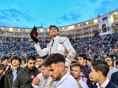 Sebastián Castella, triunfador de la feria de San Isidro, a hombros el pasado 19 de mayo.