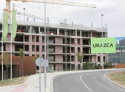 Promoción de viviendas de la constructora Urazca en la localidad vizcaína de Etxebarri, en la que mantiene actividad. /