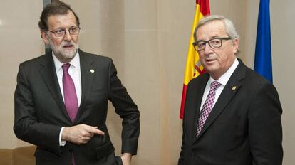 El presidente del Gobierno en funciones, Mariano Rajoy Brey, junto al presidente de la Comisi&oacute;n Europea, Jean-Claude Juncker.