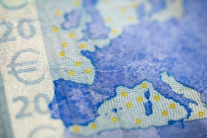 Macro detail of euro currency money banknote: 20 euros (Sabadell - Fondos de Recuperación Europeos)