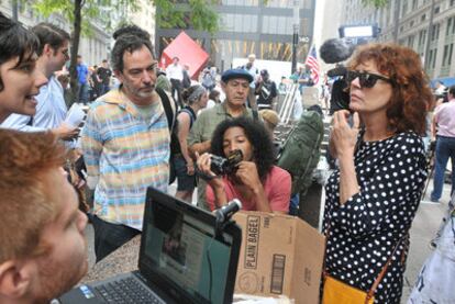 Susan Sarandon visita a los indignados de Zucotti Park, en Nueva York, a finales de septiembre.