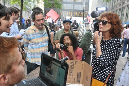 Susan Sarandon visita a los indignados de Zucotti Park, en Nueva York, a finales de septiembre.