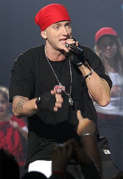 Un momento de la actuacin del rapero Eminem, que ha actuado en la gala de los galardones que reconocen a los mejores del mundo de la msica en Europa.