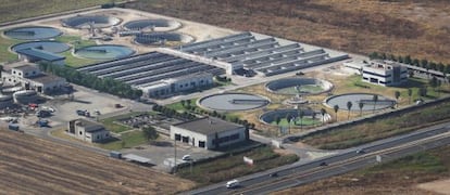 Depuradora de agua en Palomares del Río.