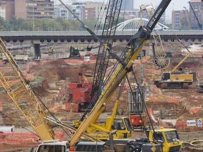 Obres a la zona de la Sagrera per la construcció de la línia de l'AVE direcció Girona i la frontera francesa.