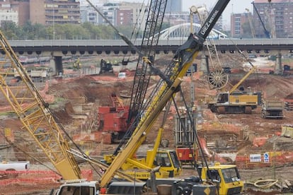 Obras en la zona de Sagrera para la construccion de la linea del AVE direccion Girona frontera Francesa