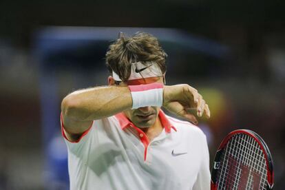 Federer se lamenta después de un fallo